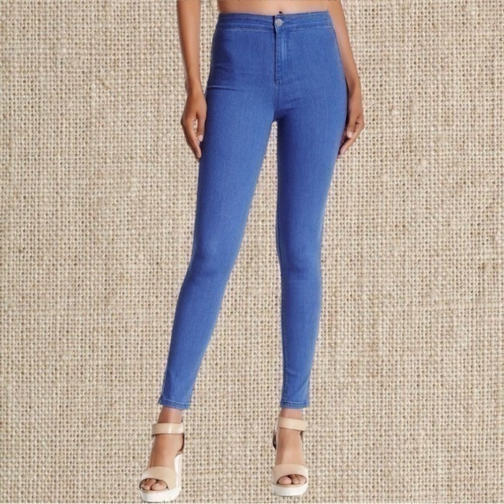 High waisted stretchy blue jeans
